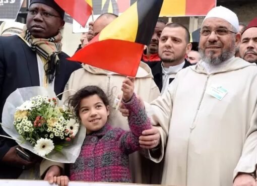 بلجيكا تطرد إمام أكبر مسجد في البلاد