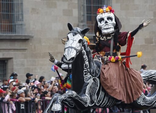 في احتفالية “يوم الموتى” بالمكسيك.. الموت مدعاة للفرح !