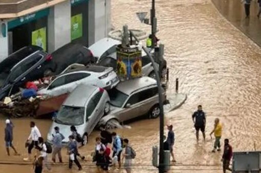 مخاوف من العثور على ضحايا إضافيين إثر الفيضانات المدمرة في اسبانيا